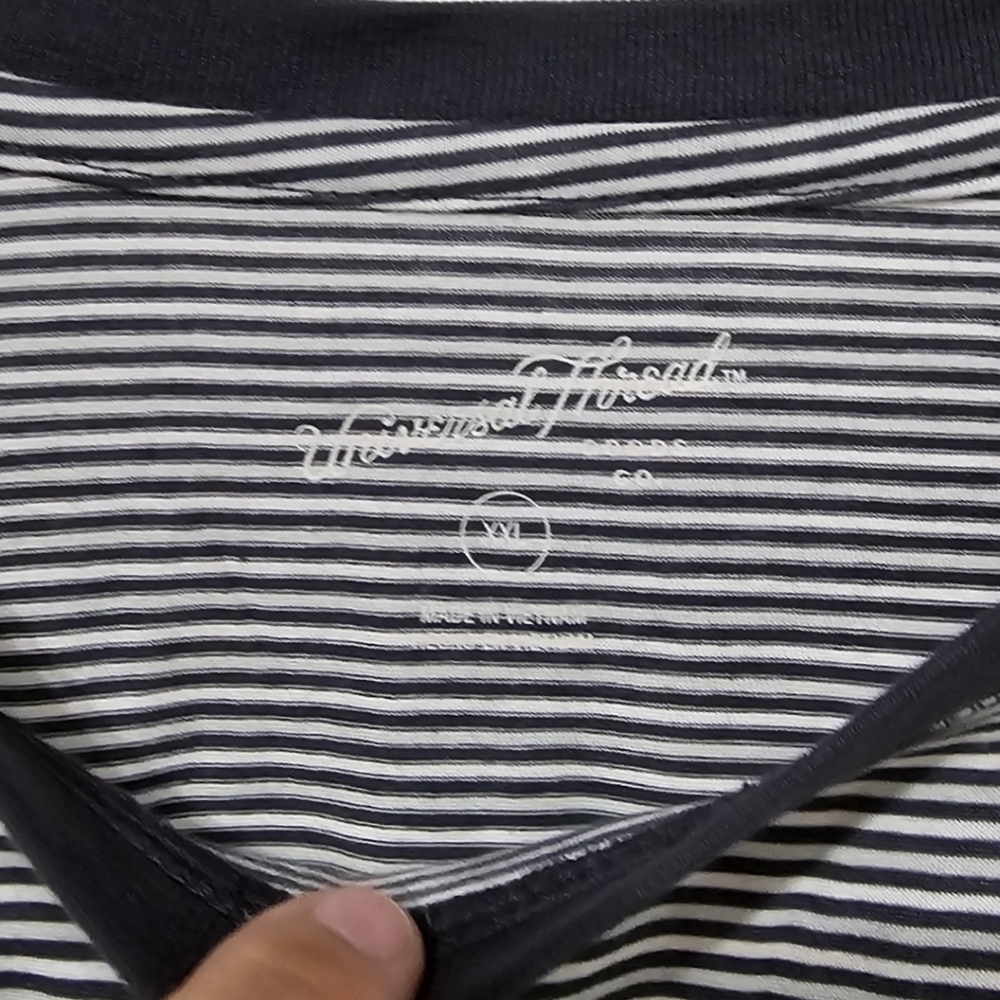 Universal Thread Striped Crewneck Tshirt NWT - Picture 4 of 7